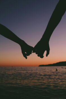Jonge vrouwen zoeken spanning: hoe speel je daarop in?